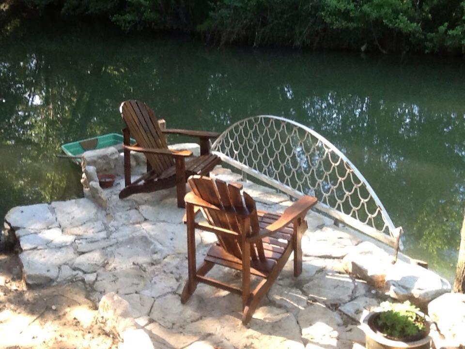 En Bord De Riviere Panzió Casseneuil Kültér fotó